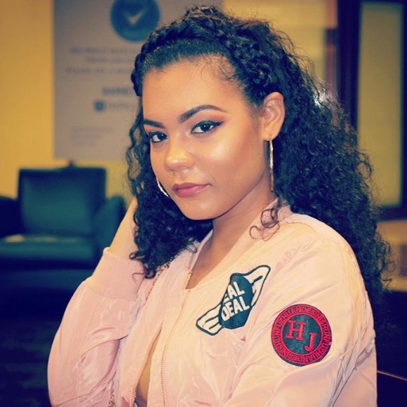 MEET YOUR SELLER 🙋‍♀️ - Picture 6 of 9